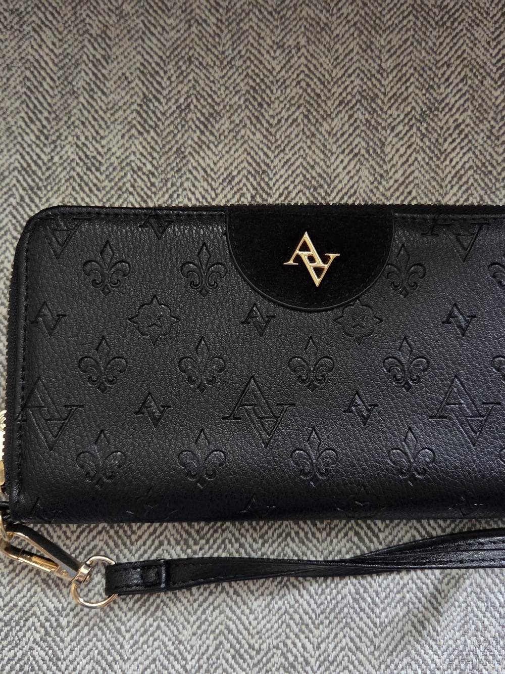 Adrienne Vittadini Wristlet